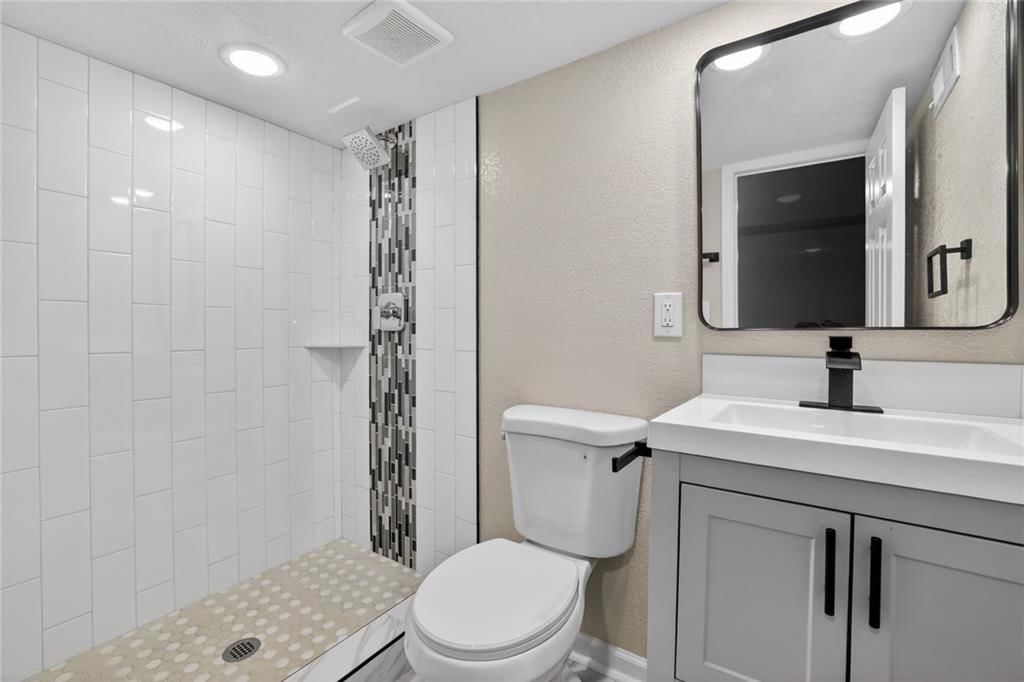 5631 Euclid Avenue — photo 9