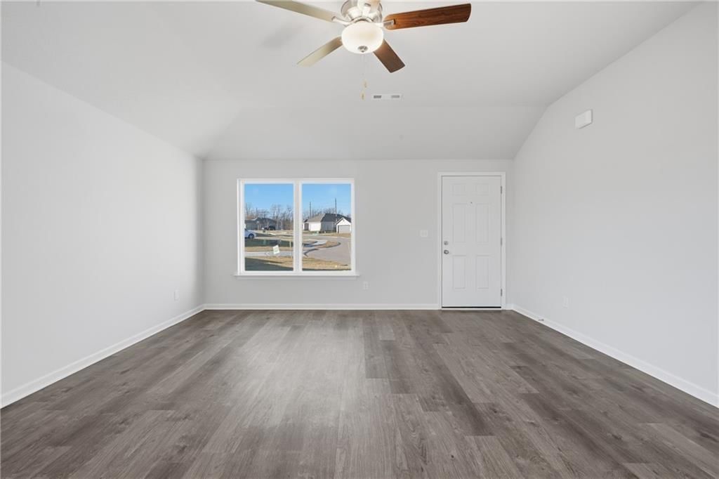 516 SE Nelson Drive — photo 3