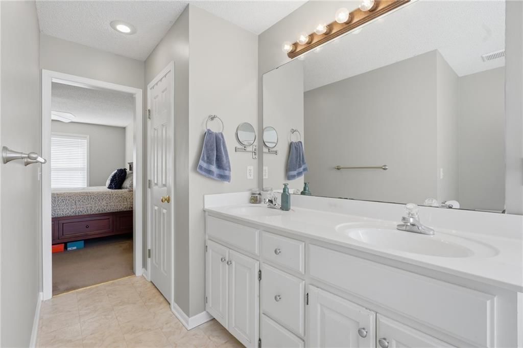 8058 N Highland Avenue — photo 23