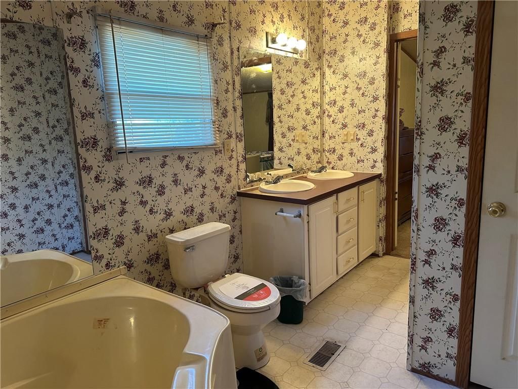 381 N Sheridan Street — photo 12