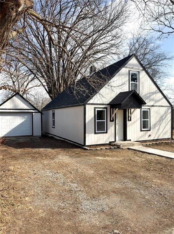 105 S Willow Street, Butler, MO