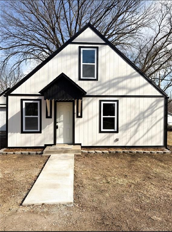 105 S Willow Street — photo 2