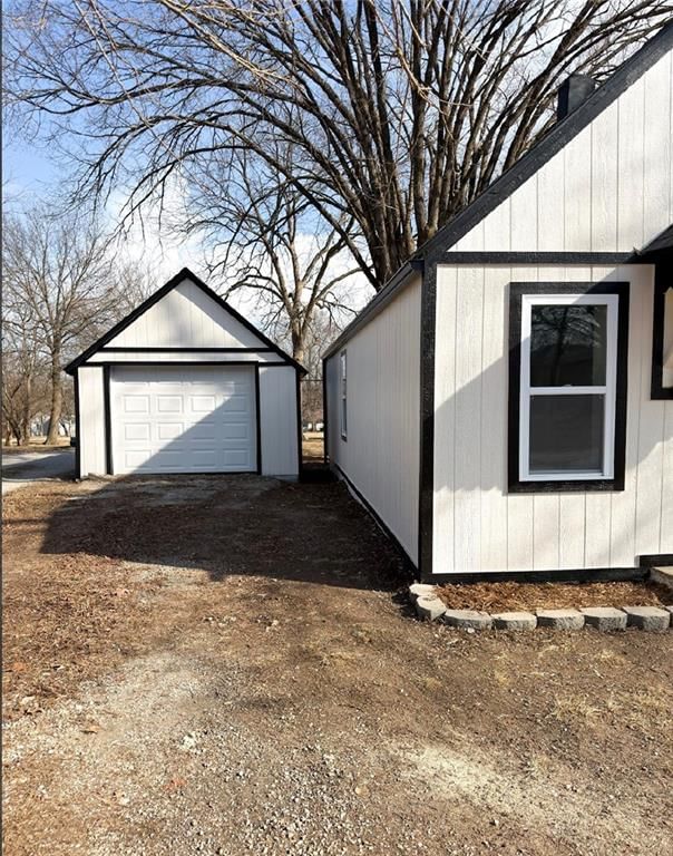 105 S Willow Street — photo 3