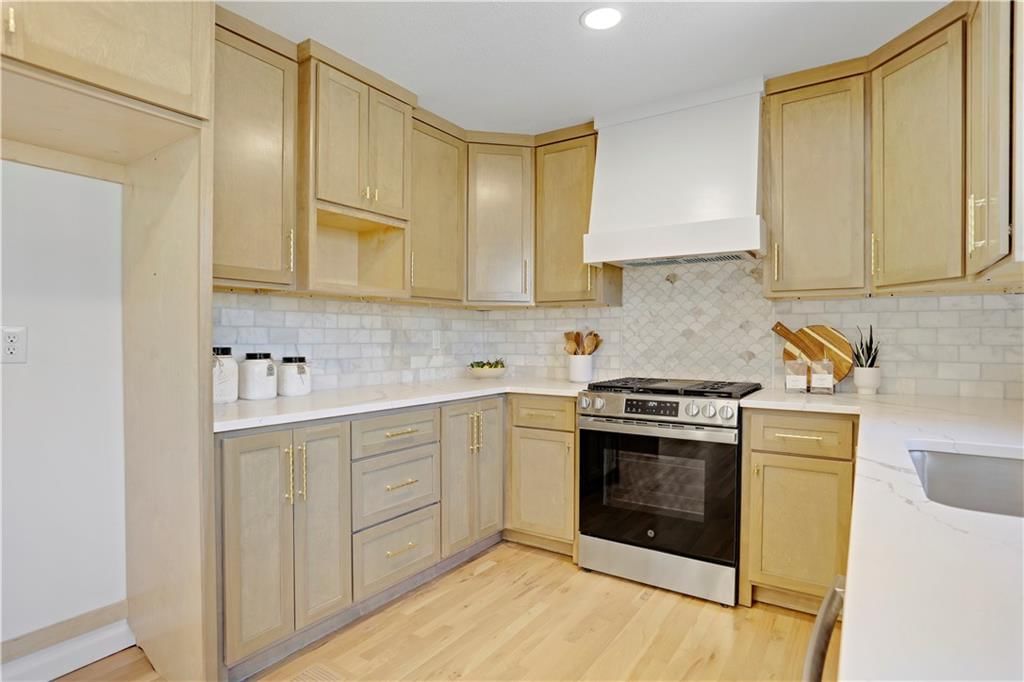 5833 Woodward Street — photo 2