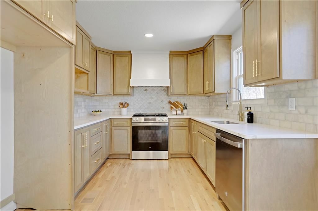 5833 Woodward Street — photo 3