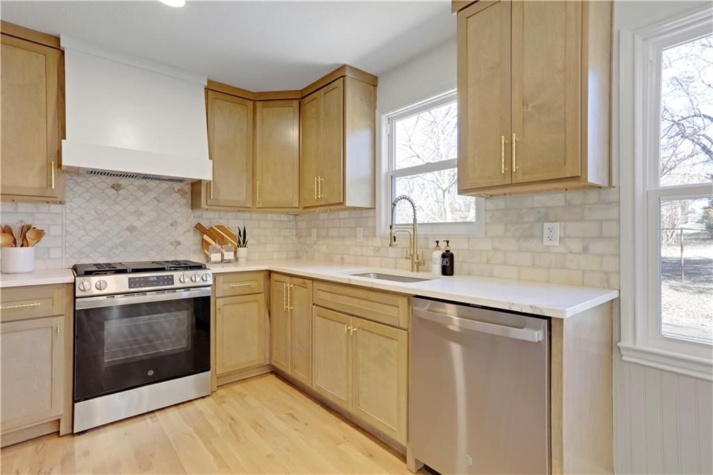 5833 Woodward Street — photo 4