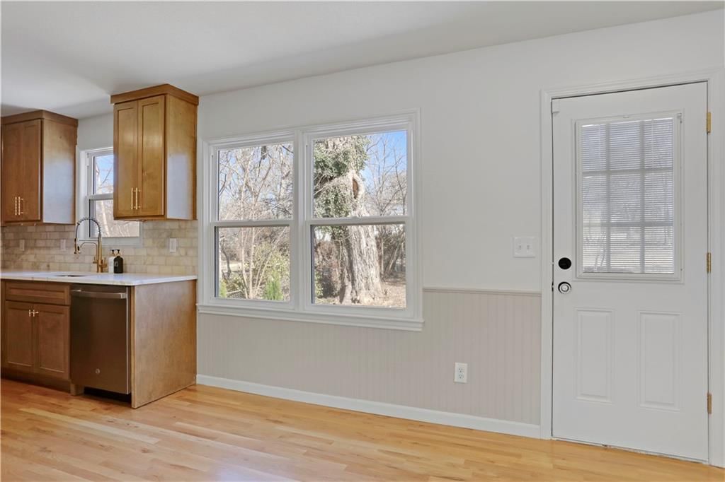 5833 Woodward Street — photo 5