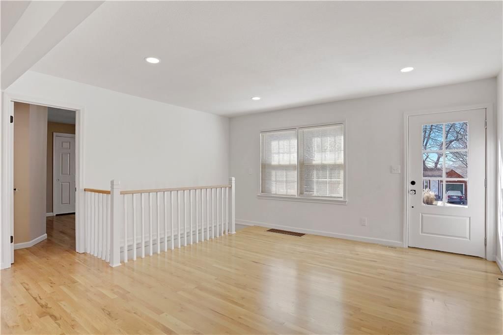 5833 Woodward Street — photo 6