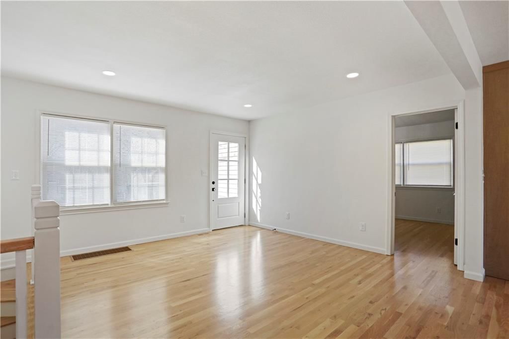 5833 Woodward Street — photo 7