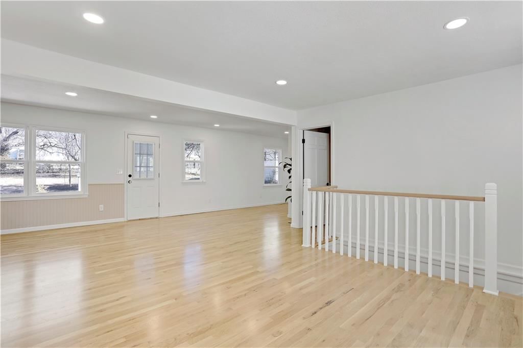 5833 Woodward Street — photo 8