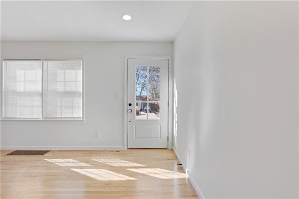5833 Woodward Street — photo 9