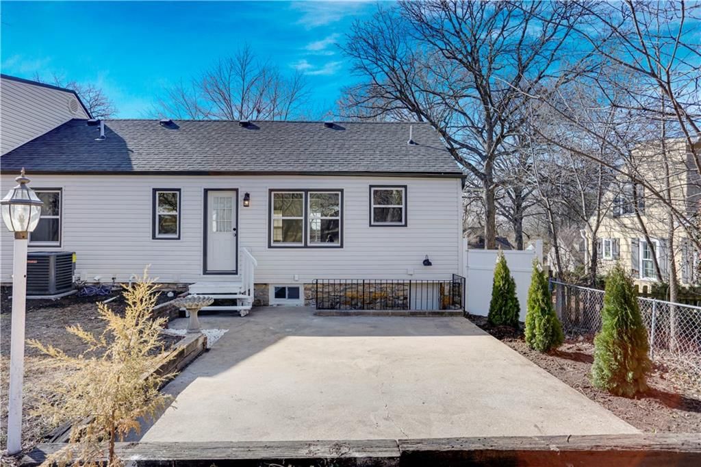 5833 Woodward Street — photo 29