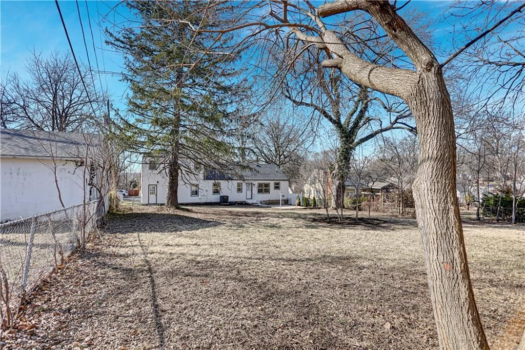 5833 Woodward Street — photo 32