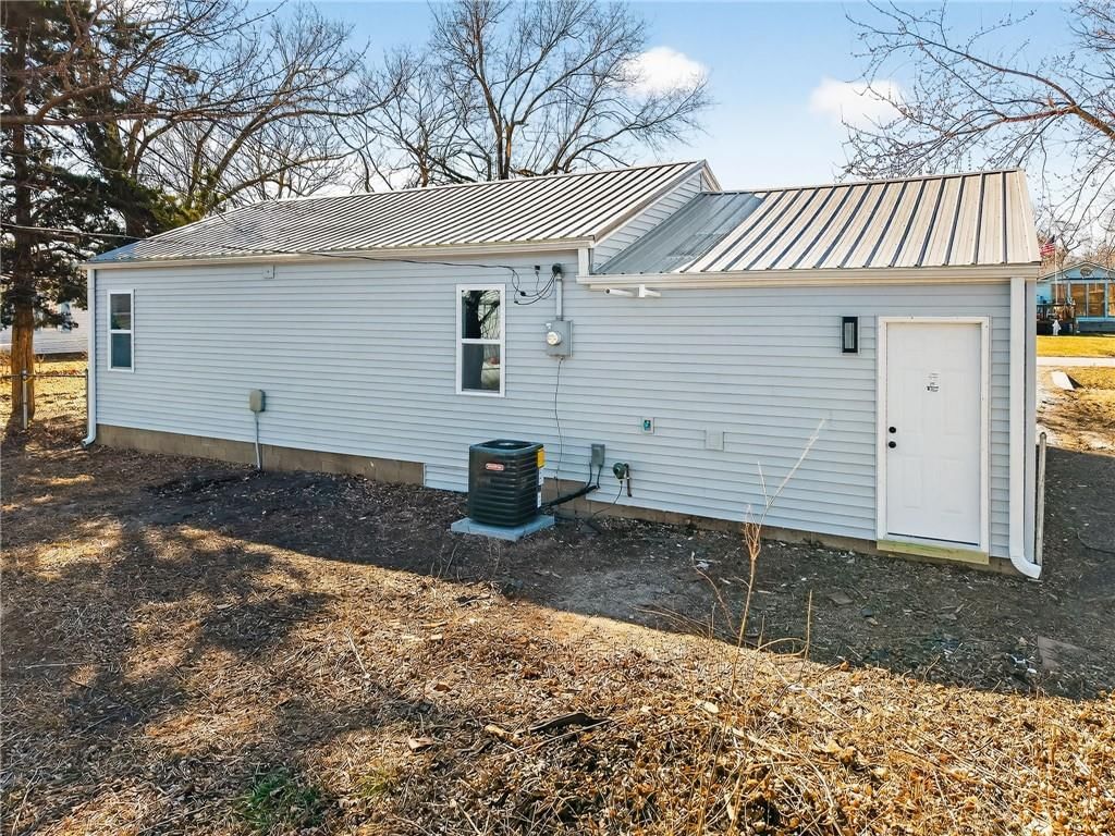 604 Stoutmore Street — photo 4