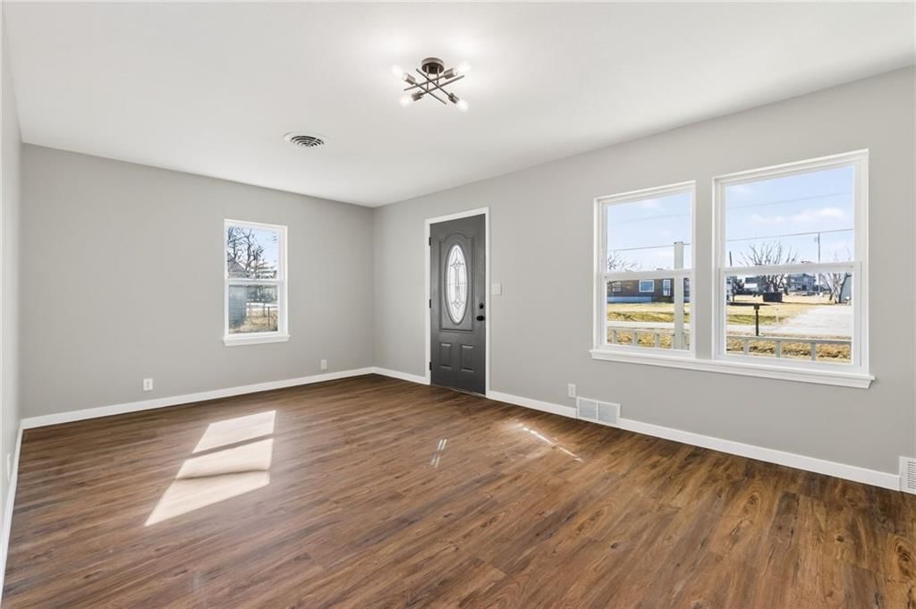 604 Stoutmore Street — photo 8