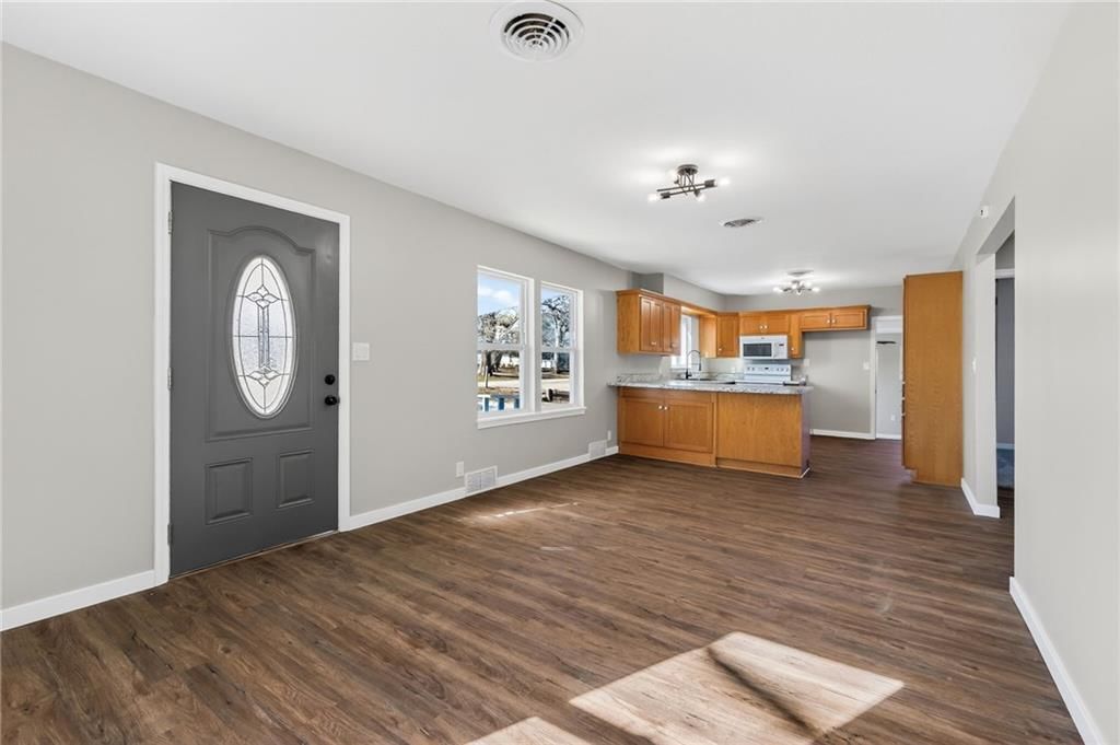 604 Stoutmore Street — photo 9