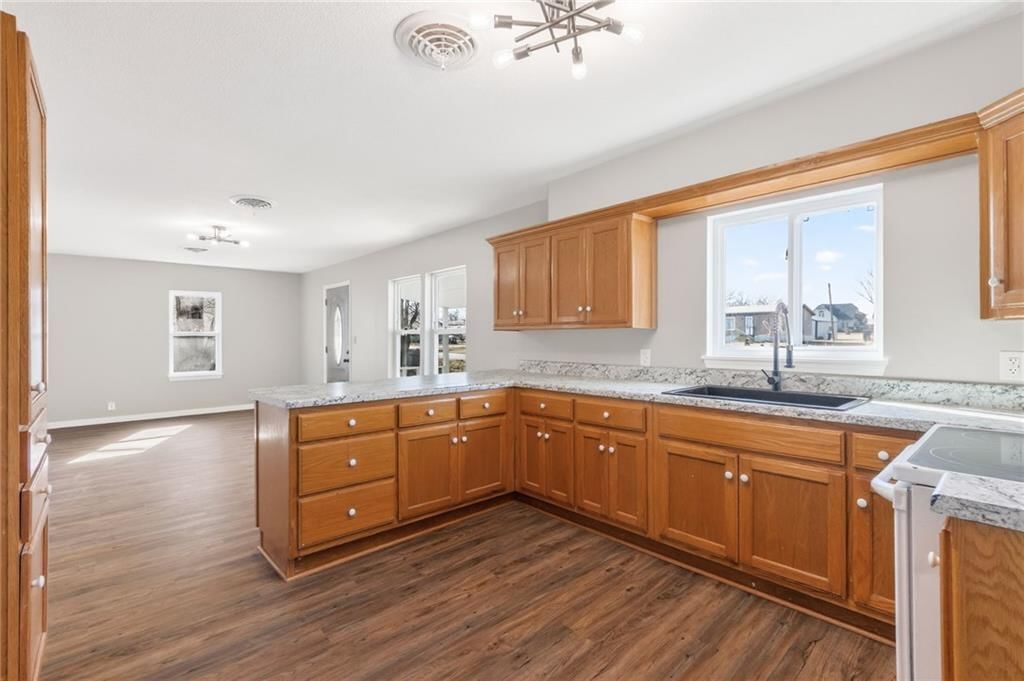 604 Stoutmore Street — photo 12