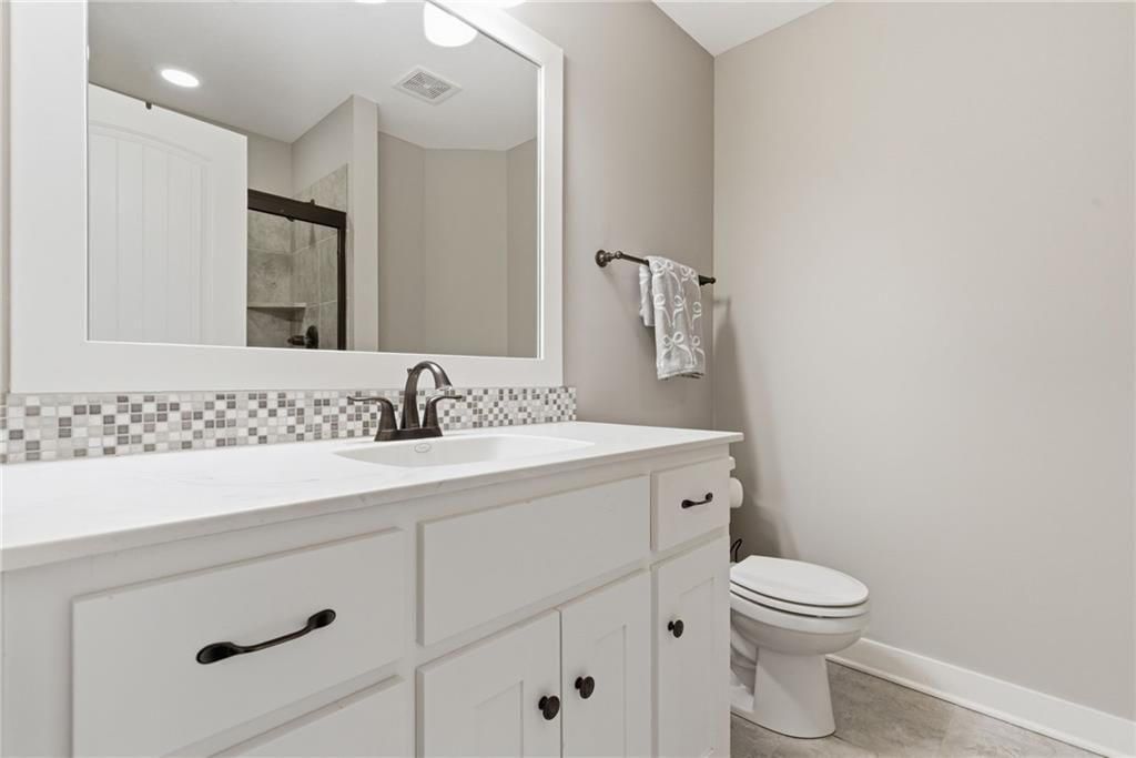 11201 N Wabash Avenue — photo 34