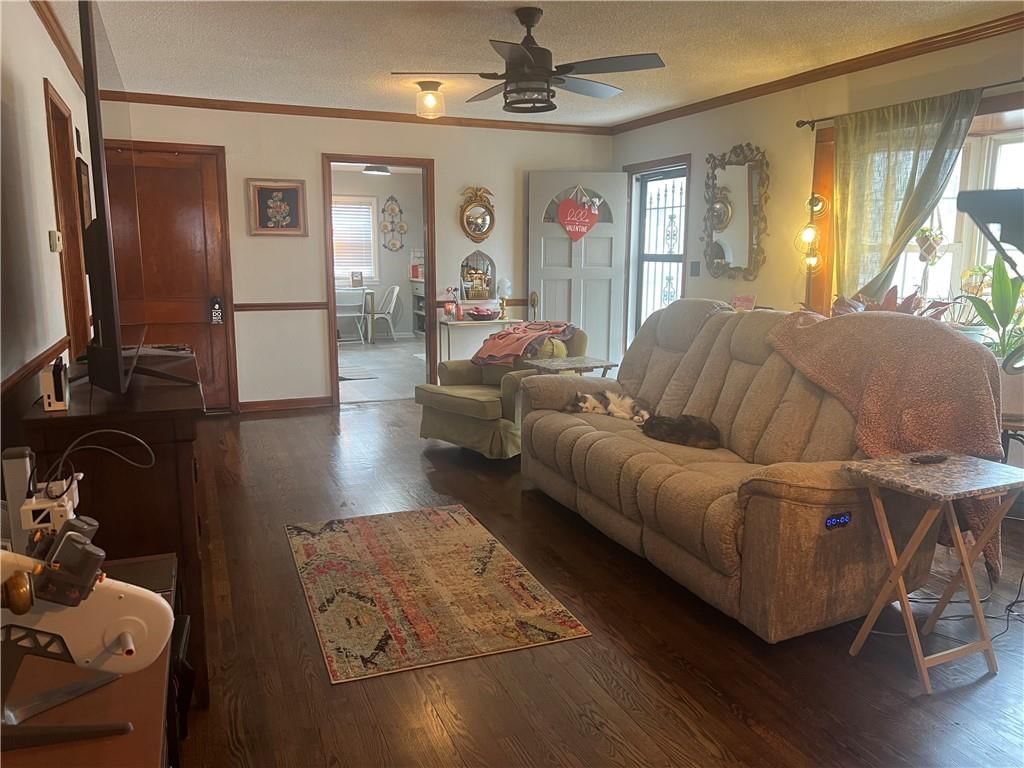 804 E South Street — photo 3