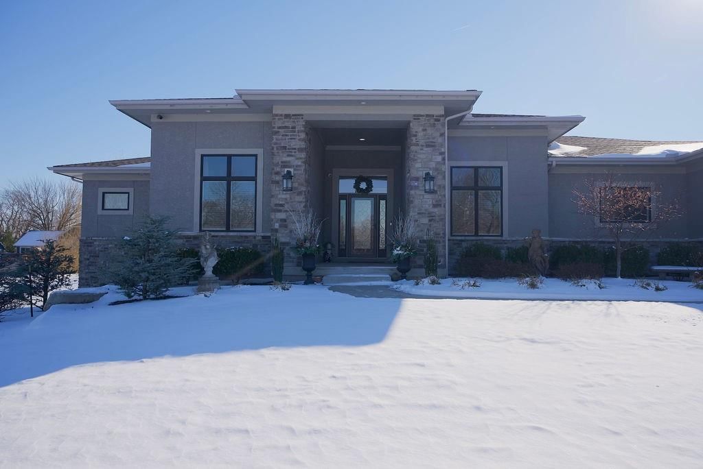 10405 W 49th Street, Shawnee, KS