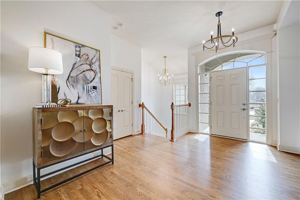 740 Suffolk Lane — photo 3
