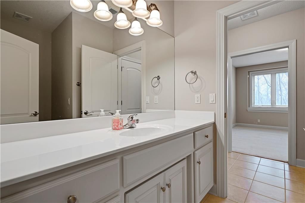 740 Suffolk Lane — photo 28