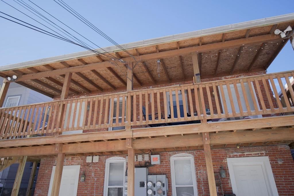 569-571 Campbell Street — photo 17