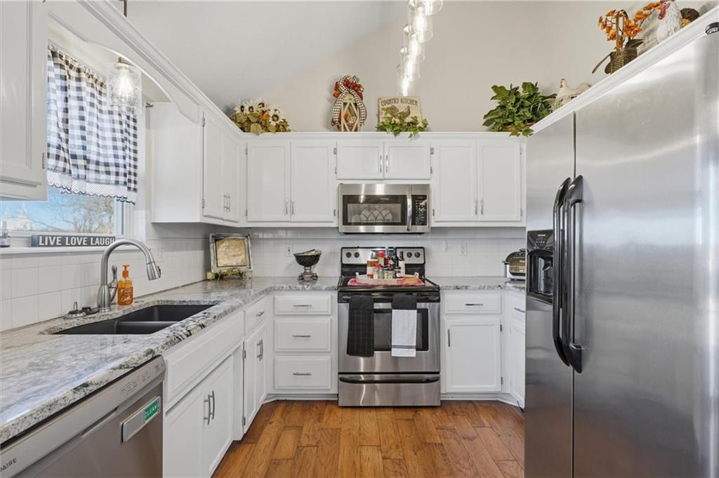 6816 N Corrington Avenue — photo 9