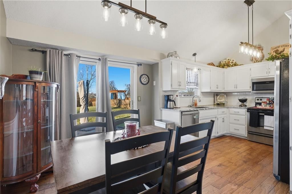 6816 N Corrington Avenue — photo 10