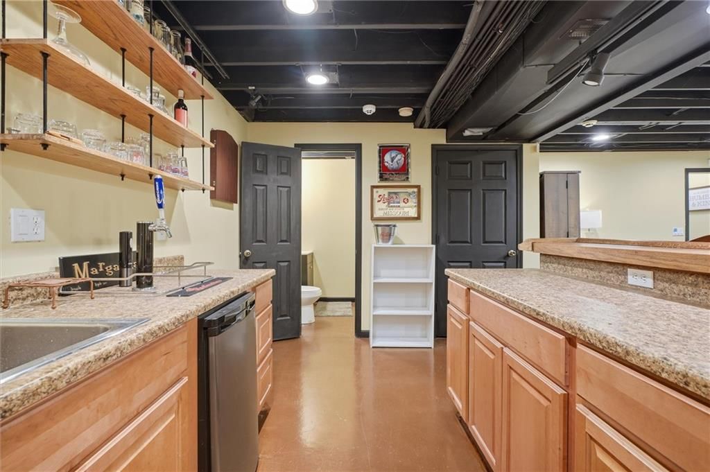 6816 N Corrington Avenue — photo 27