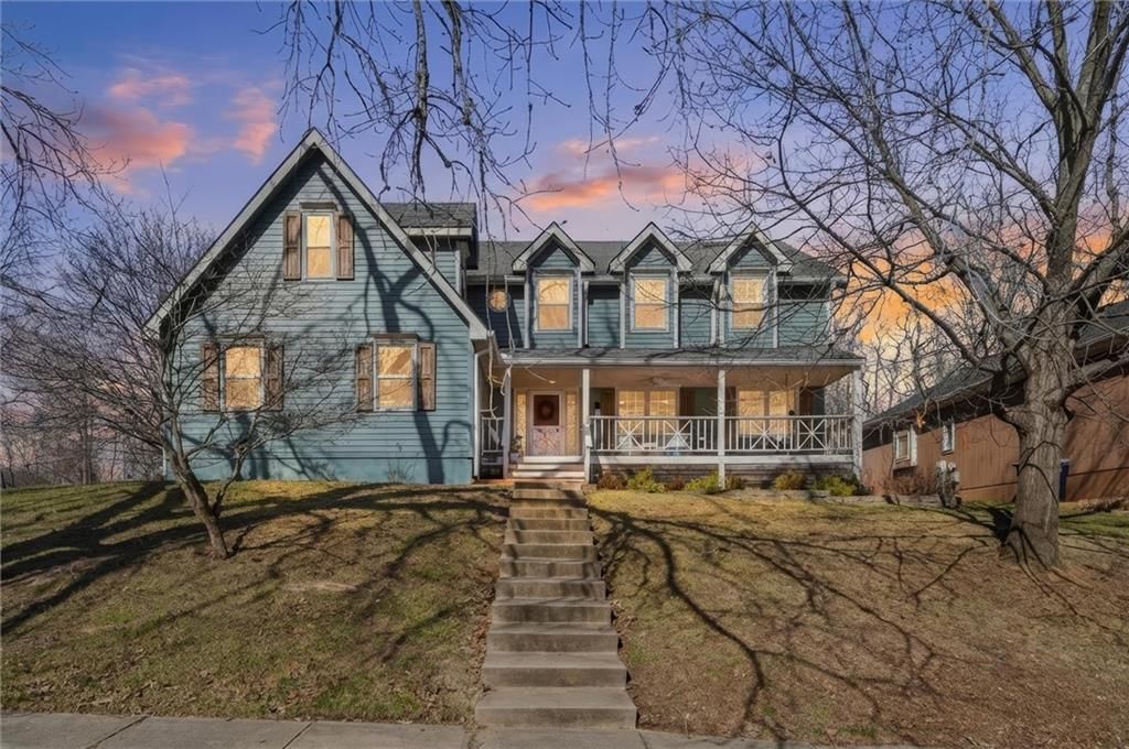 6323 N Robinhood Lane, Kansas City, MO