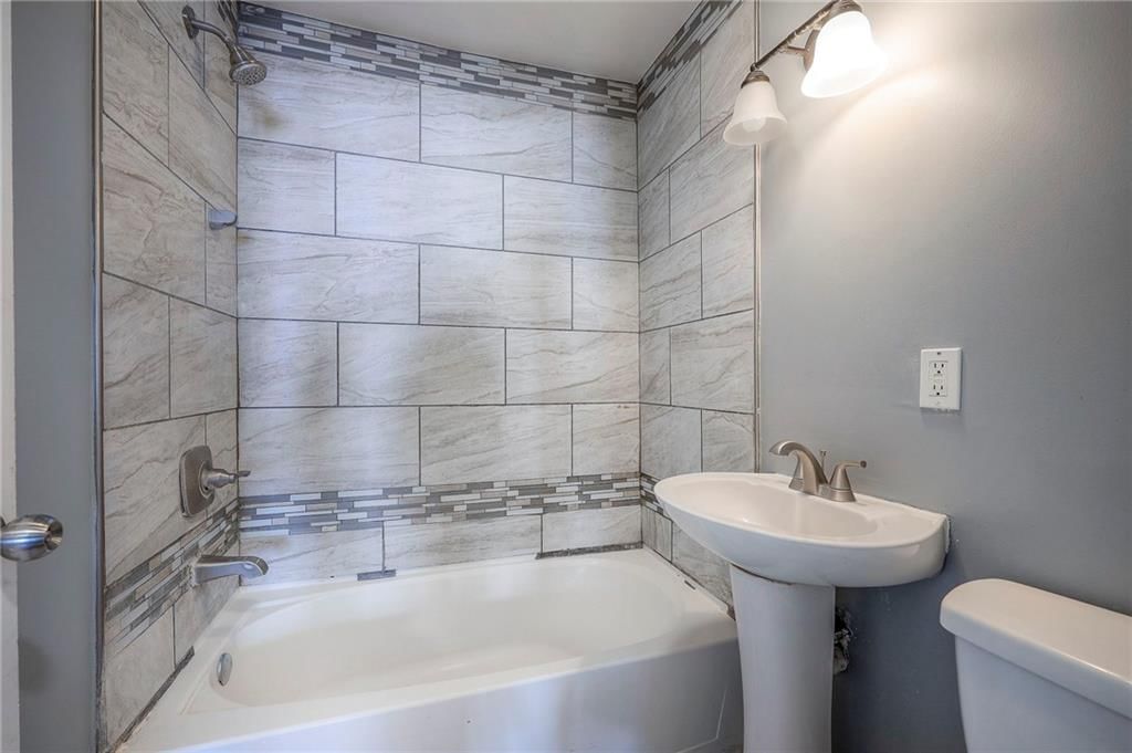 2815 Everett Avenue — photo 15