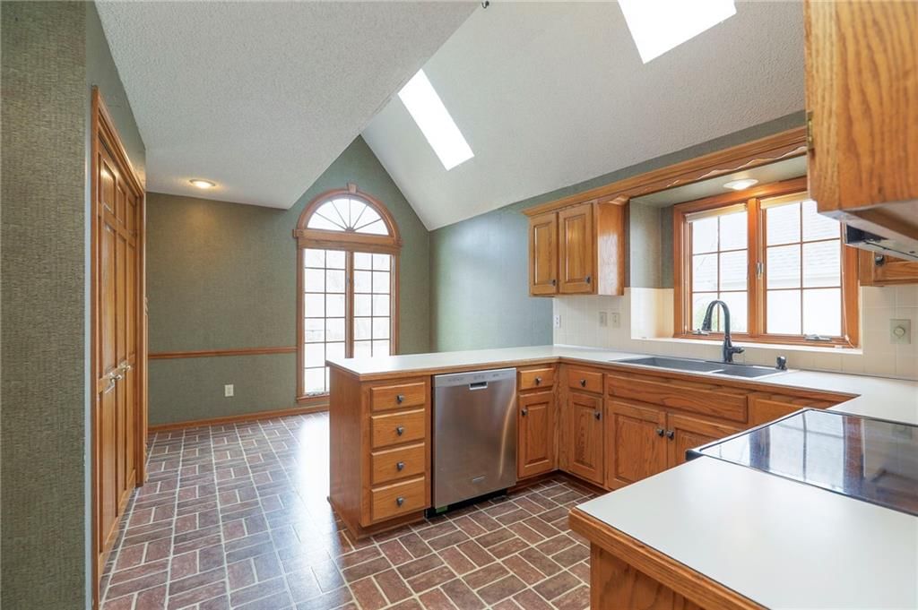 7609 W 115th Street — photo 2
