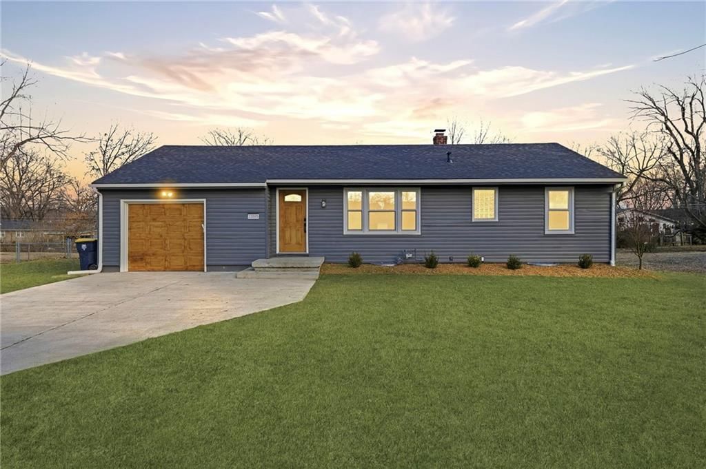 11805 Oakley Avenue — photo 2