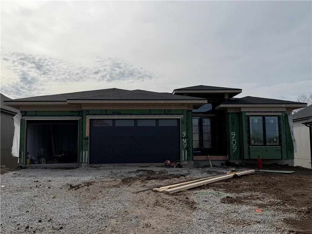 909 Savannah Lane, Greenwood, MO