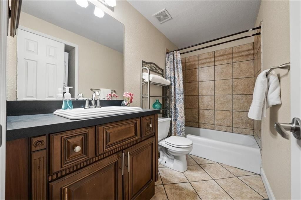 4056 Warwick Boulevard — photo 12