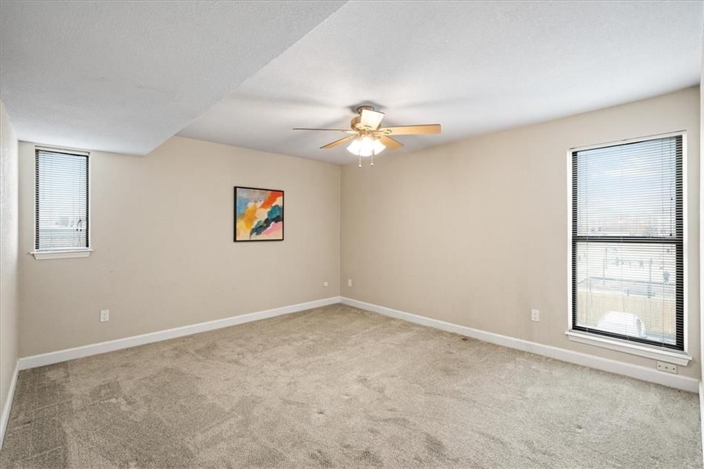 4056 Warwick Boulevard — photo 14
