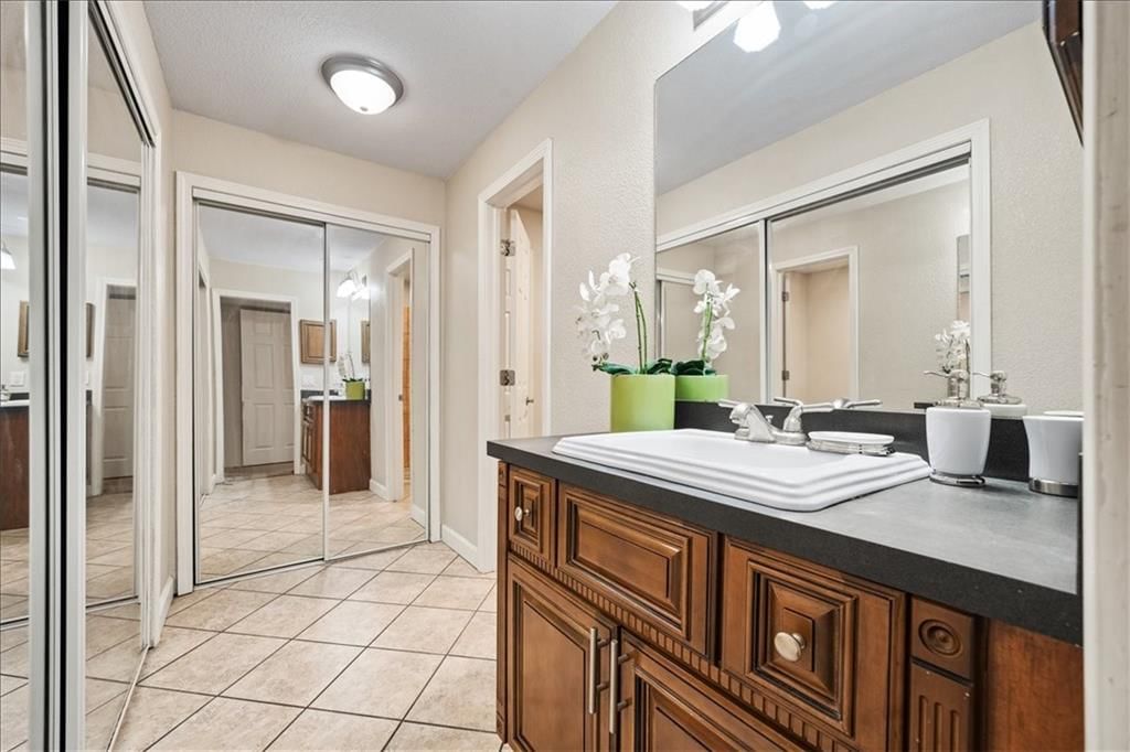 4056 Warwick Boulevard — photo 16