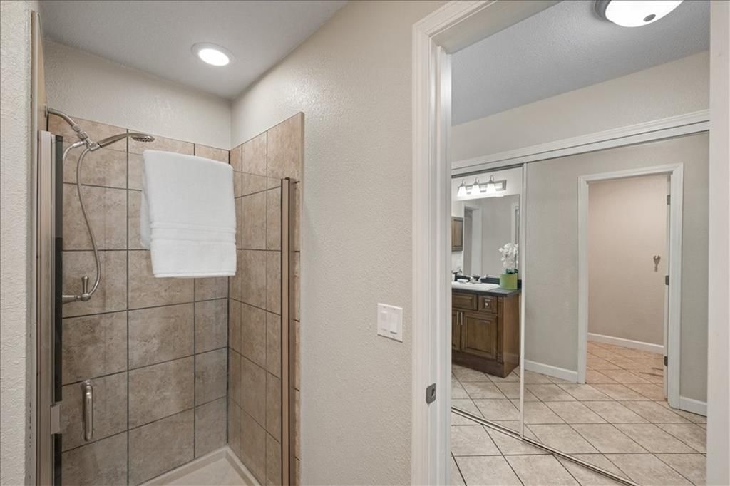 4056 Warwick Boulevard — photo 17