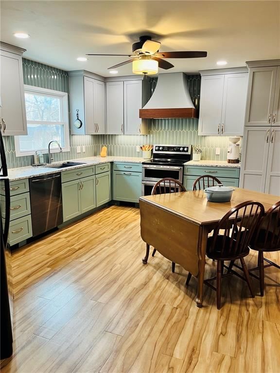 734 N Leonard Street — photo 2