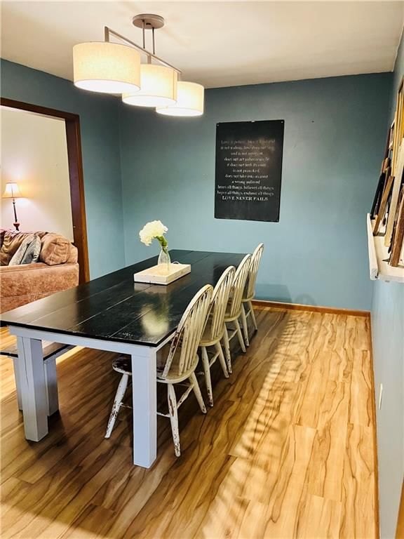734 N Leonard Street — photo 3
