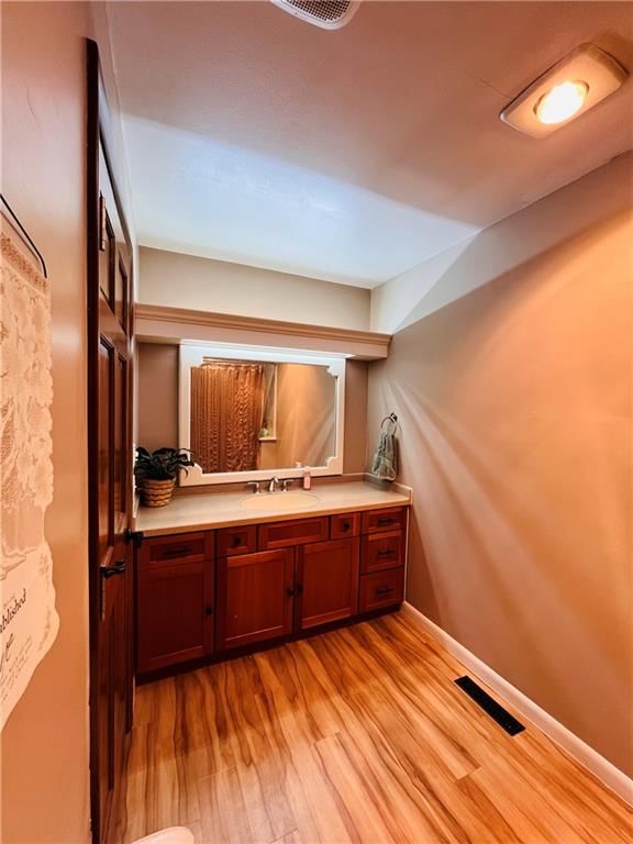 734 N Leonard Street — photo 8