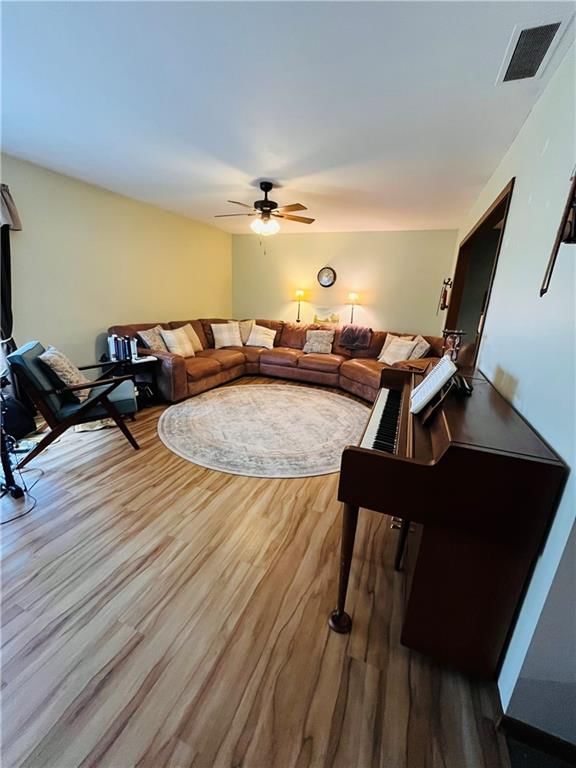 734 N Leonard Street — photo 13