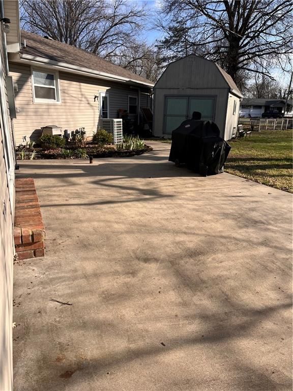 734 N Leonard Street — photo 14