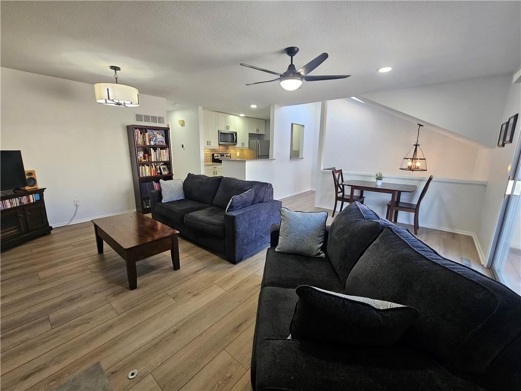 10907 Gillette Street — photo 5