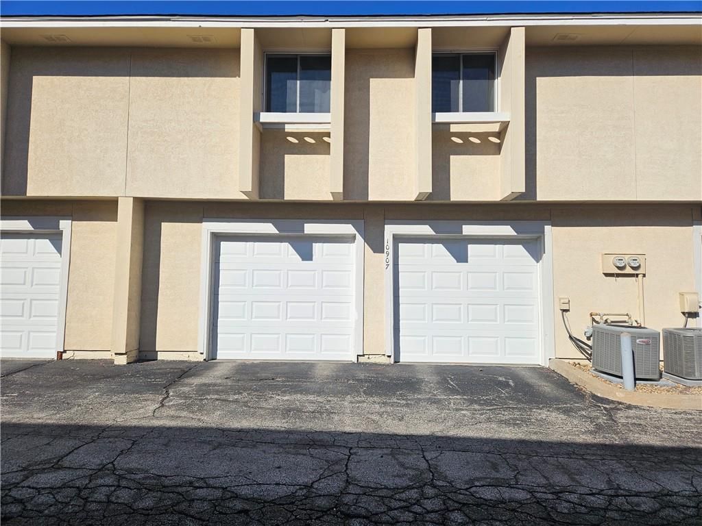 10907 Gillette Street — photo 31