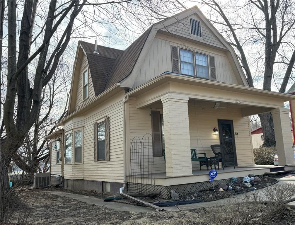 1012 Logan Street — photo 2
