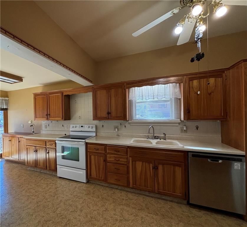 1012 Logan Street — photo 4