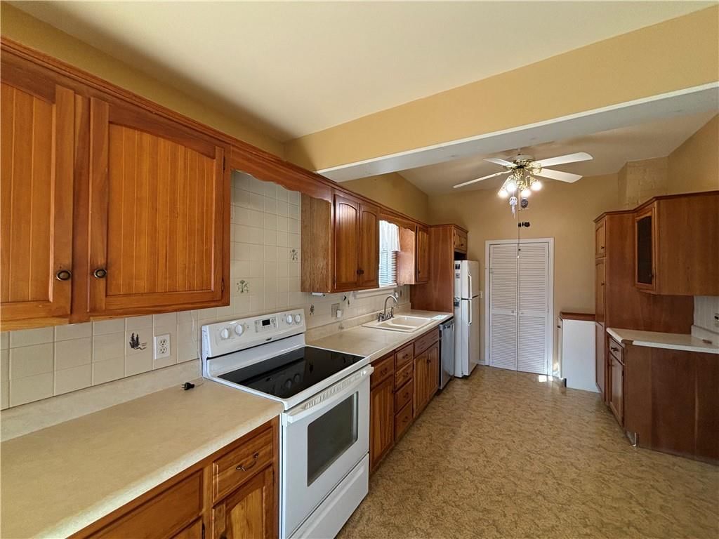 1012 Logan Street — photo 5