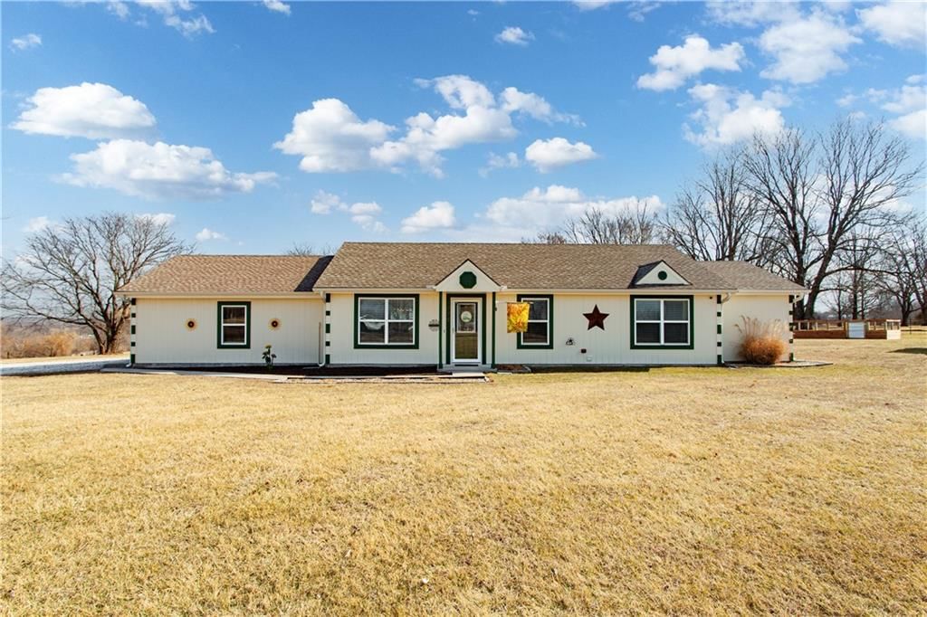 1775 NW 660 Road, Kingsville, MO